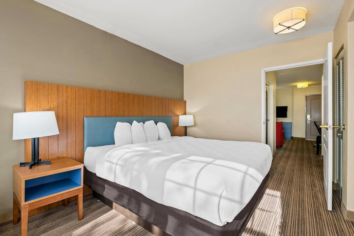 Country Inn & Suites by Radisson RED Wing, MN