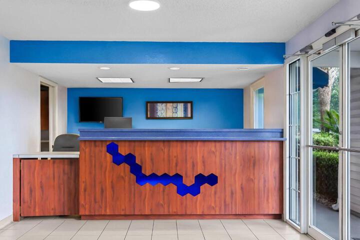 Travelodge Suites by Wyndham MacClenny