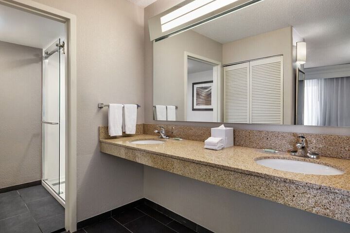 Courtyard by Marriott Charlotte / Matthews