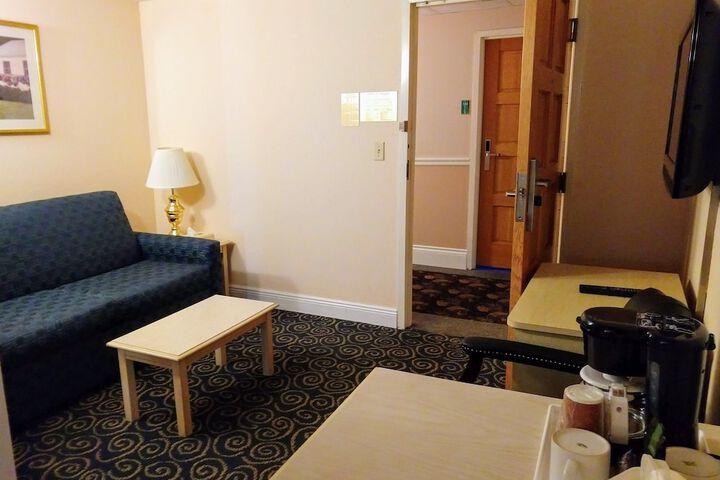 Room 30 of 48