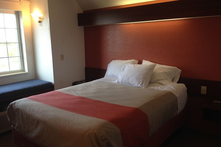 Room 23 of 38