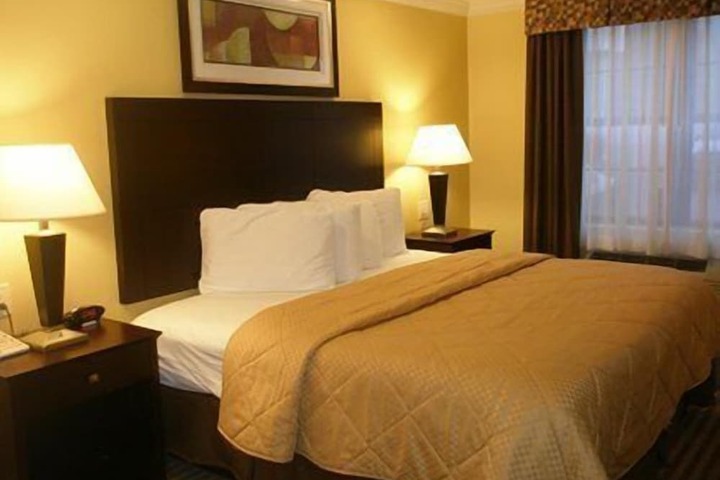 Room 11 of 36