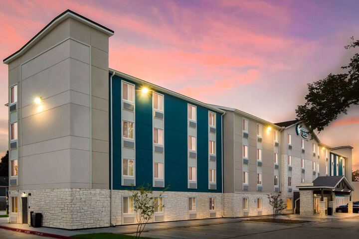 Hotel 4 of 49