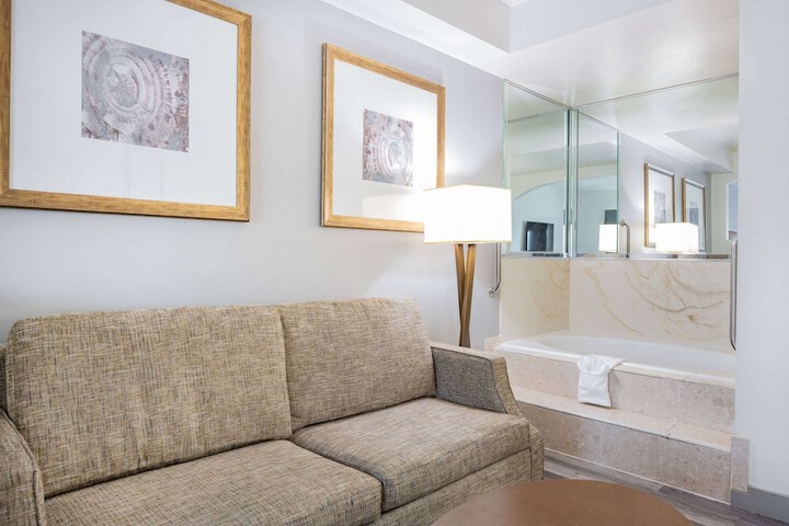 Room 21 of 28