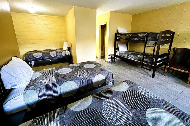Room 27 of 39