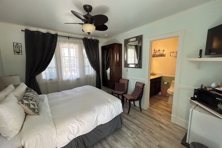 Arrowhead Lake Inn