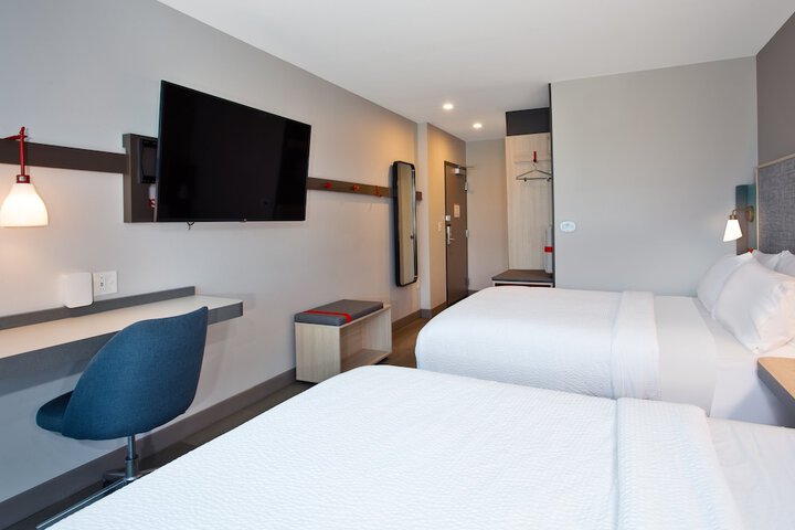 avid hotel Detroit Warren by IHG