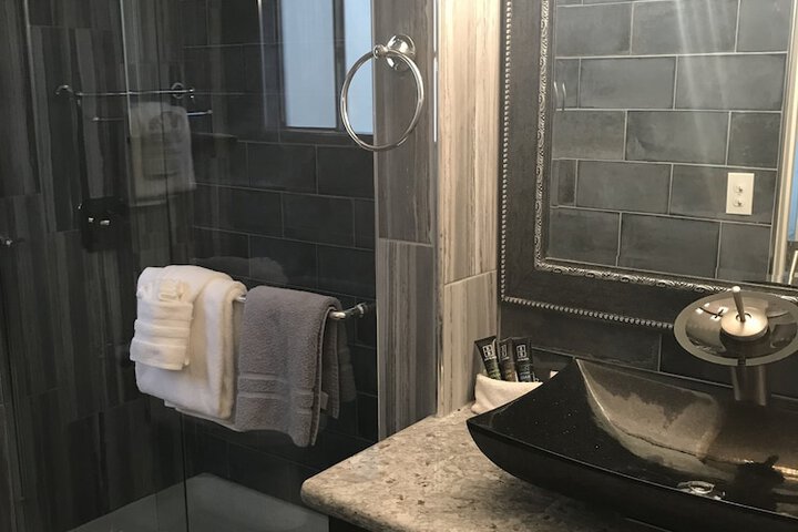 Room 32 of 84