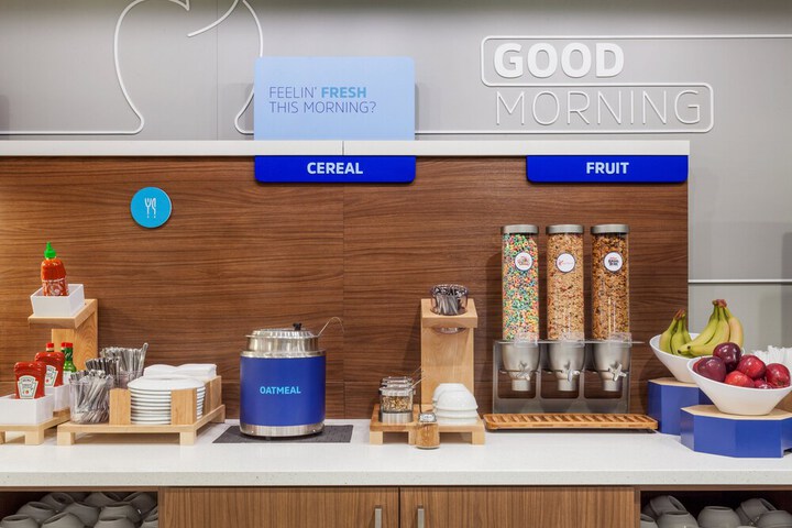 Holiday Inn Express & Suites Heath - Newark by IHG