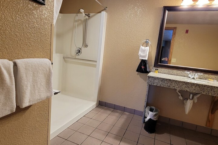Best Western Plus Bayshore Inn