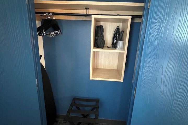 Room 33 of 41