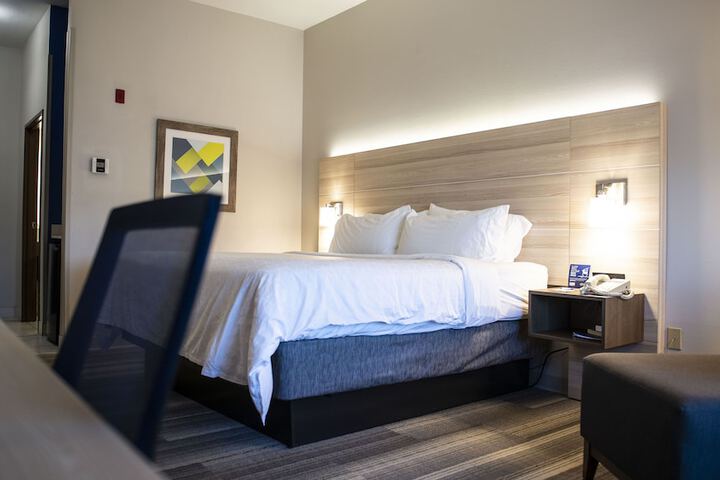 Holiday Inn Express & Suites Sedalia by IHG