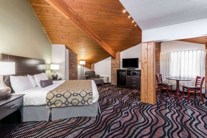Room 12 of 16