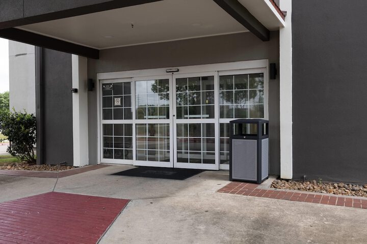 La Quinta Inn & Suites by Wyndham Pearland - Houston South