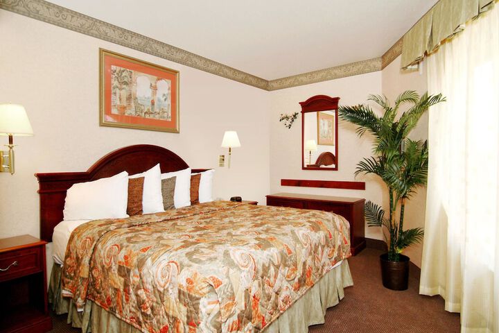 Room 6 of 25