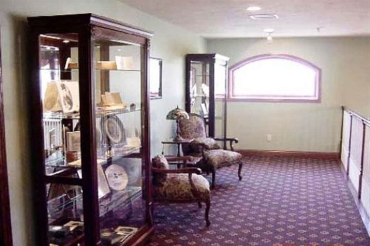 Ballroom/Hall 36 of 44
