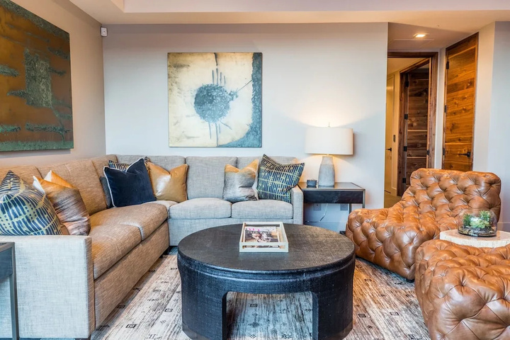 Luxury Service King Suite in Private Daily Hk 1 Bedroom Apts