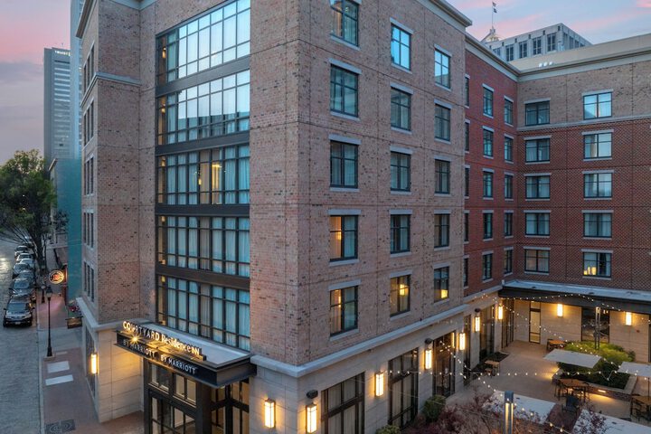 Courtyard by Marriott Richmond Downtown