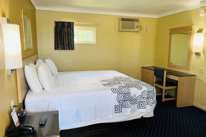 Room 11 of 40