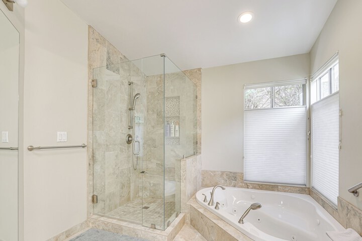 San Marcos Getaway w / Deck & Lake Views!