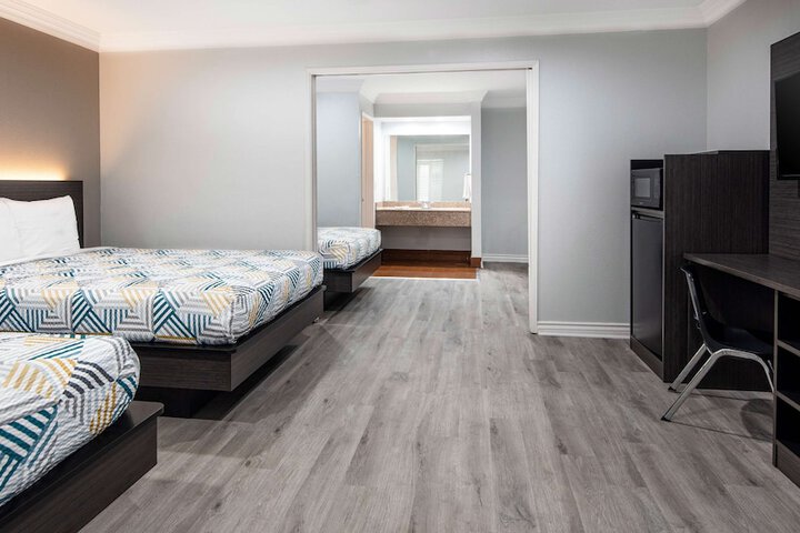 Room 28 of 42