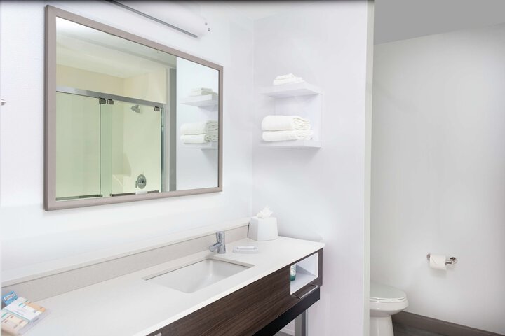 Room 16 of 26