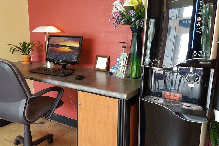 Business Center 23 of 25