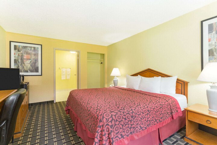 Room 9 of 14