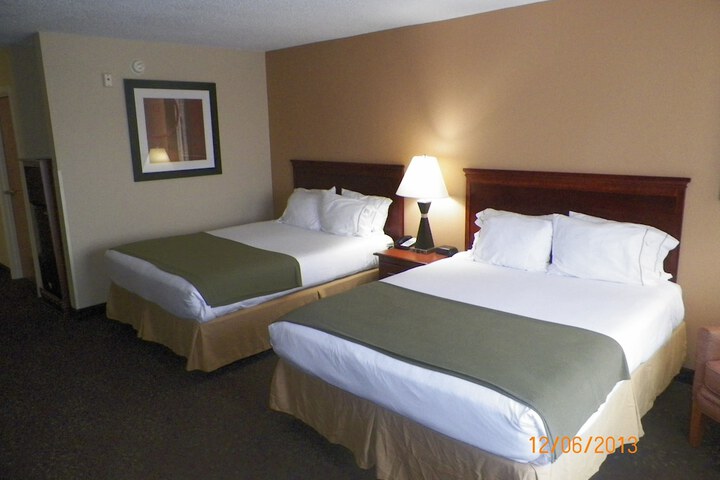 Room 17 of 27
