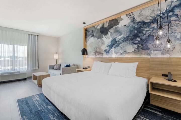 Room 32 of 46