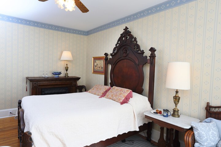 Room 22 of 48