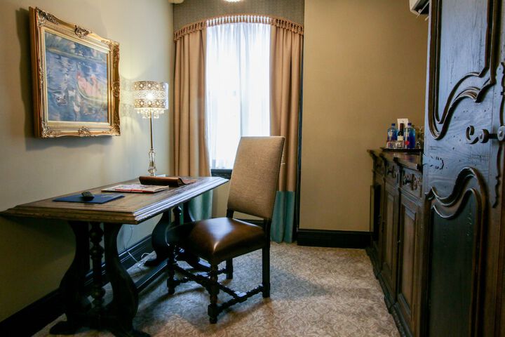 Room 4 of 34
