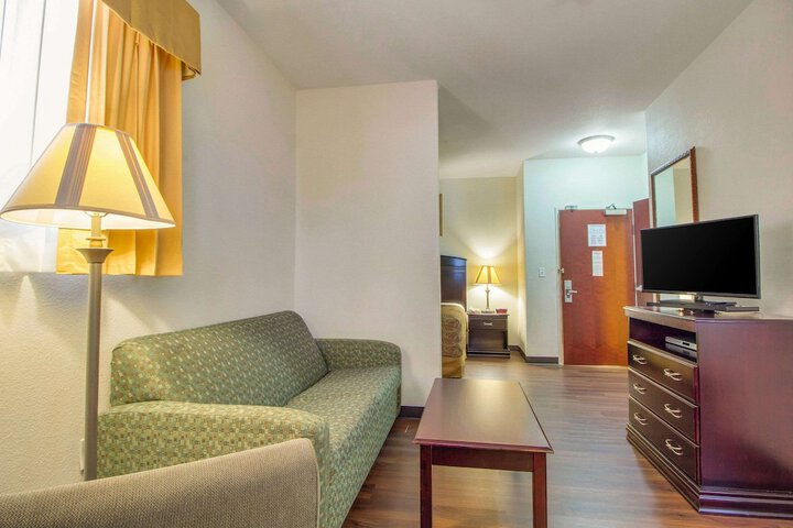 Room 21 of 28