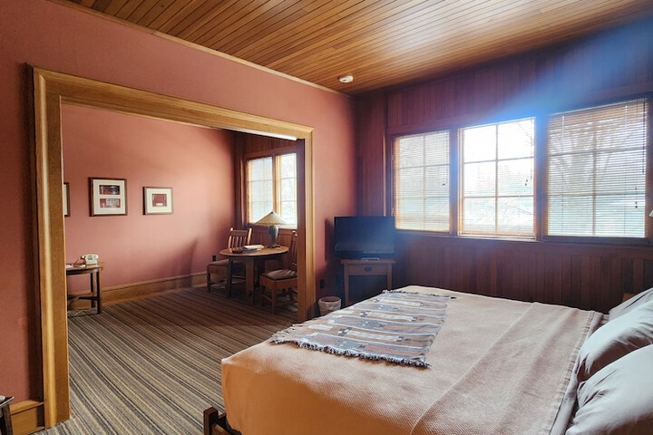 Room 10 of 21