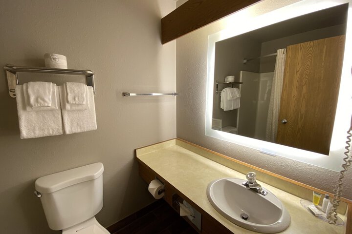 Super 8 by Wyndham Green Bay Near Stadium