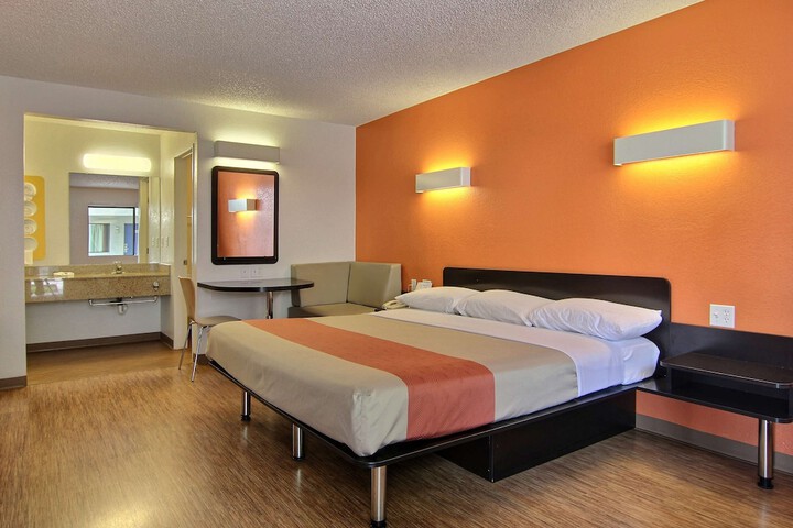 Room 18 of 29
