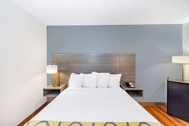 Room 9 of 31