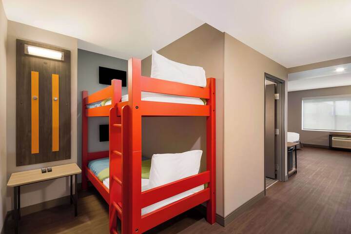 Room 32 of 45