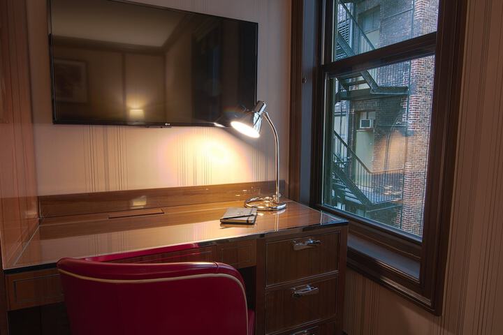 Room 37 of 78