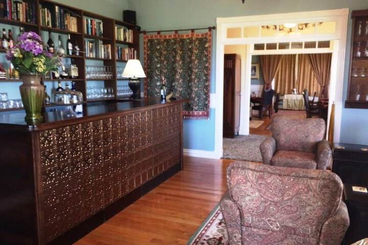 Lounge 50 of 65