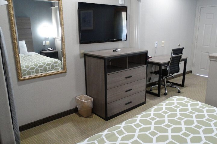 Room 11 of 16