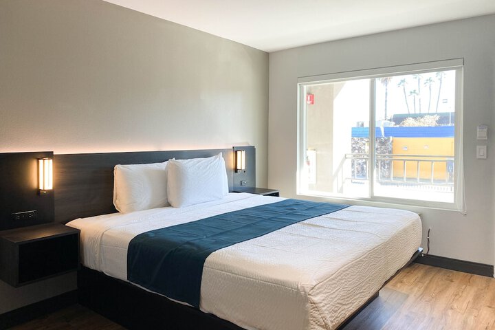 Studio 6 Suites – Stockton CA – Waterfront
