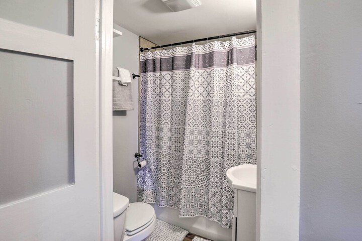 Downtown Canandaigua Apt: 1 Mi to Lake & Pier!