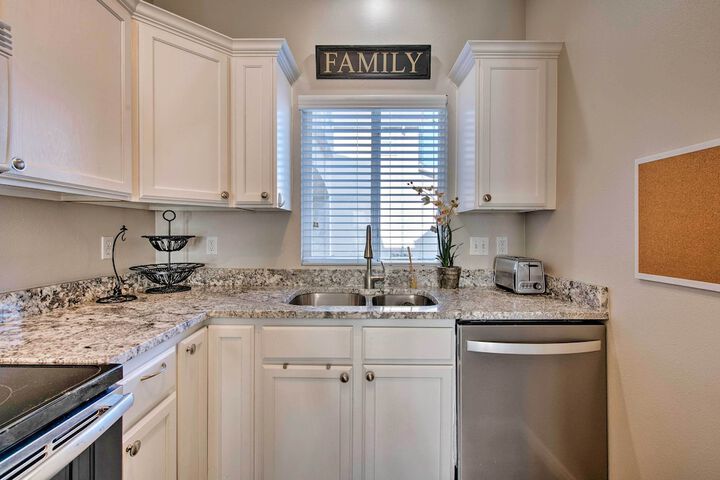 Mtn View Townhome w / Amenities 17 Mi to Snowbird!