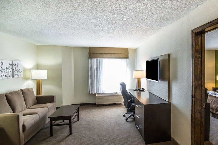 Room 25 of 33