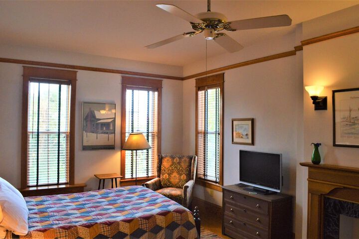 Roanoke Island Inn