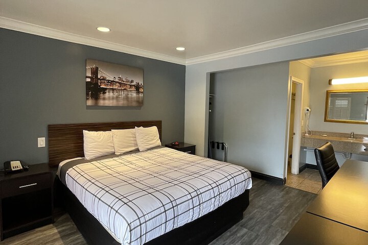 Room 17 of 23