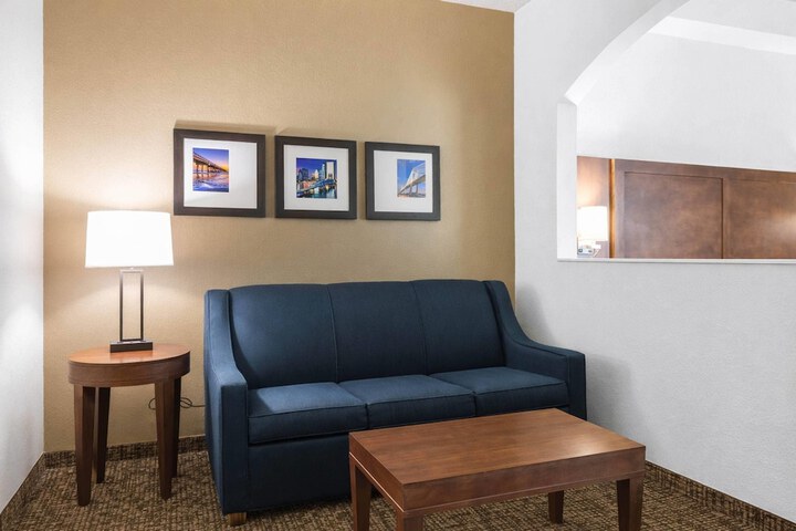 Comfort Suites Baymeadows Near Butler Blvd