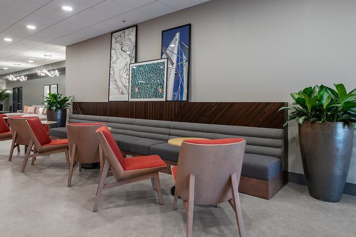 Lounge 103 of 116