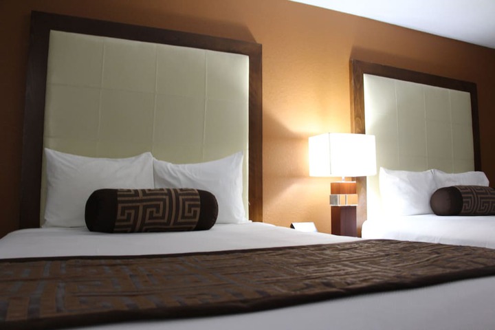Westbridge Inn & Suites